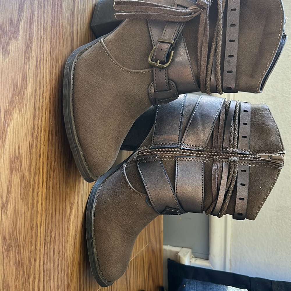 Lady’s Boots. Brand New